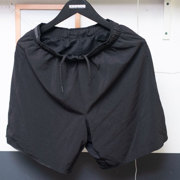 Lululemon  Mens Black Shorts - Picture 1 of 3
